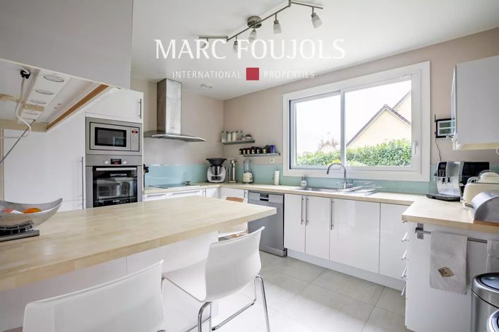 Image No.6-6 Bed House for sale