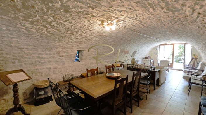 Image No.7-7 Bed House for sale