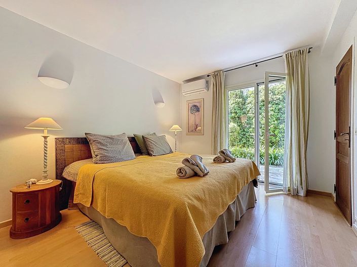 Image No.12-5 Bed House for sale