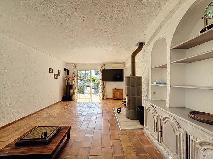 Image No.17-5 Bed House for sale