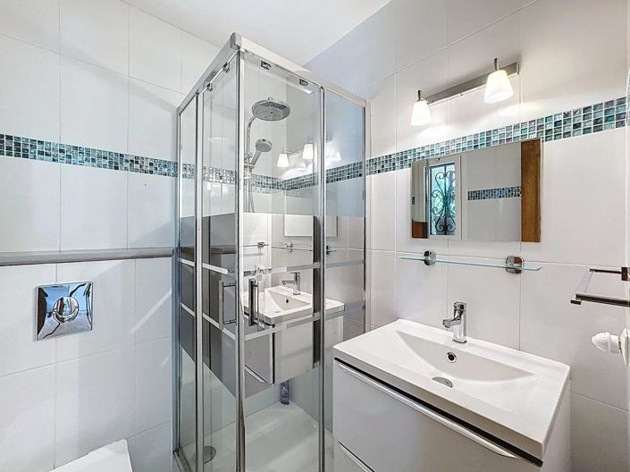 Image No.20-5 Bed House for sale