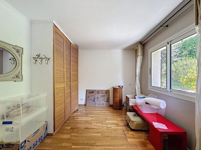 Image No.23-5 Bed House for sale