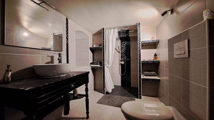 Image No.12-8 Bed House for sale