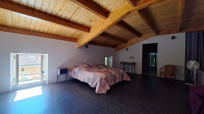 Image No.18-8 Bed House for sale