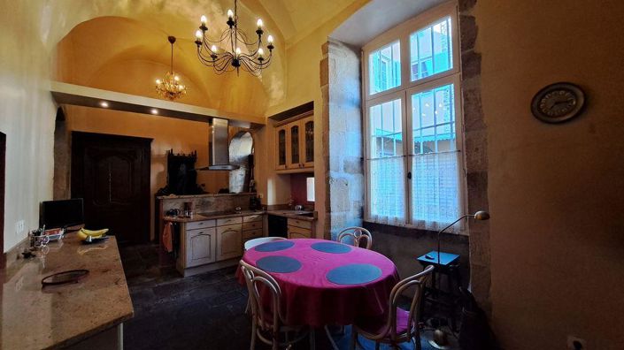 Image No.6-8 Bed House for sale