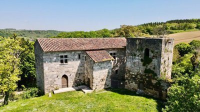 1 - Agen, Property