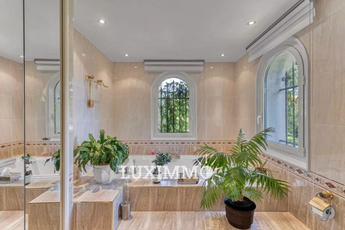 Image No.8-3 Bed House for sale