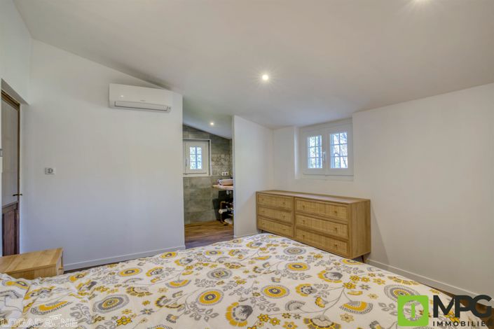 Image No.10-3 Bed House for sale