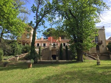 1 - Lourmarin, Property