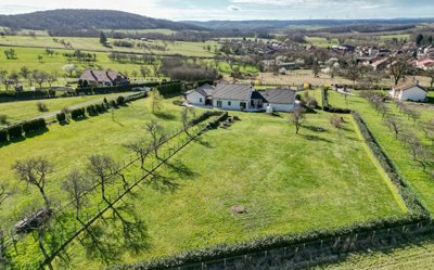 1 - Melay, Property