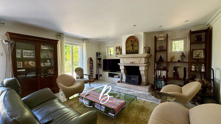 Image No.8-4 Bed House for sale