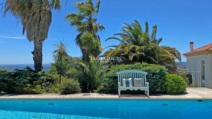 Image No.11-6 Bed Property for sale