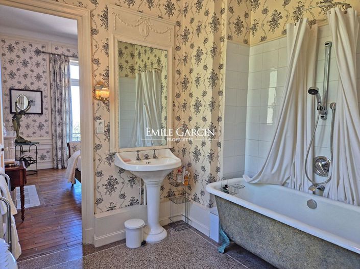 Image No.8-6 Bed Property for sale