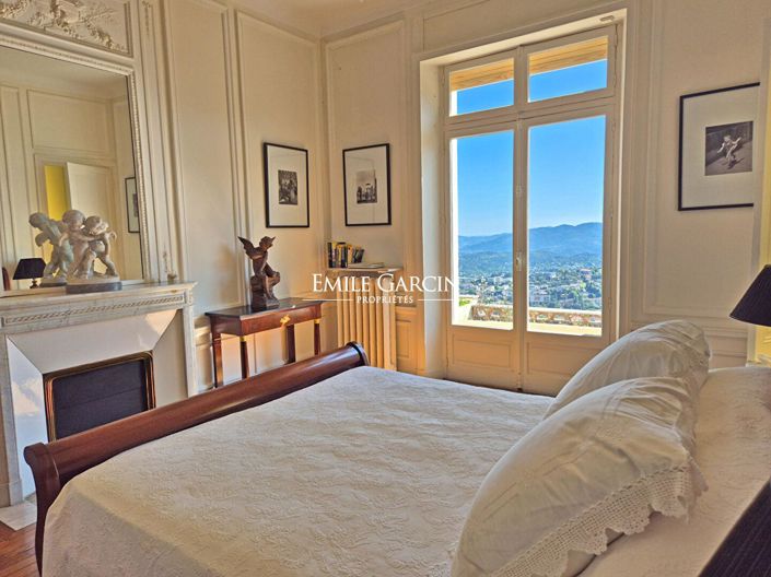 Image No.9-6 Bed Property for sale