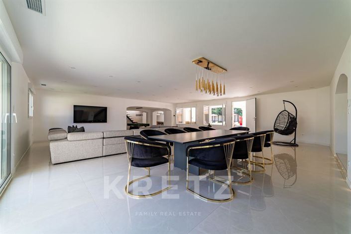 Image No.4-6 Bed House for sale