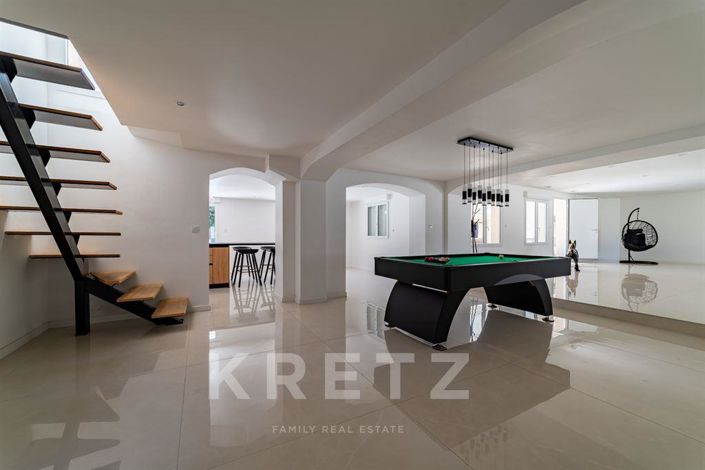 Image No.5-6 Bed House for sale