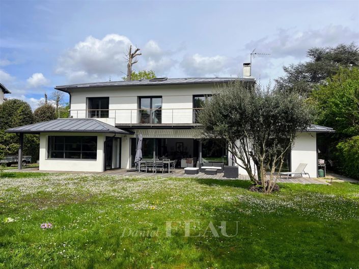 Image No.1-5 Bed House for sale