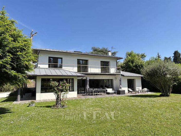 Image No.1-5 Bed House for sale