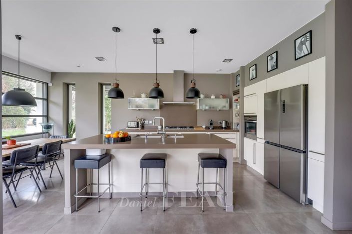 Image No.10-5 Bed House for sale