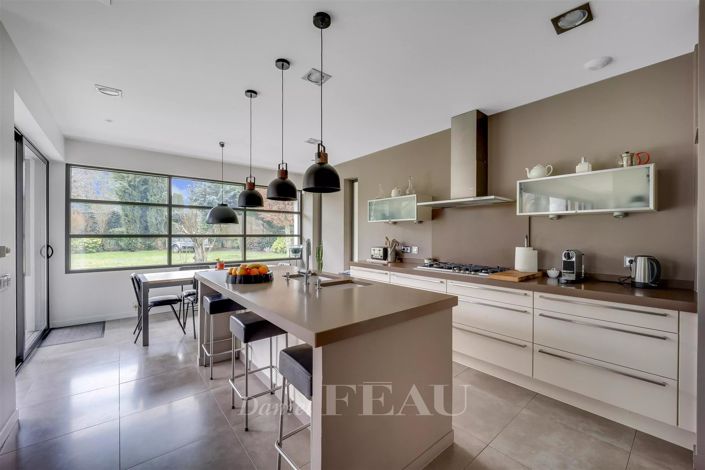 Image No.11-5 Bed House for sale