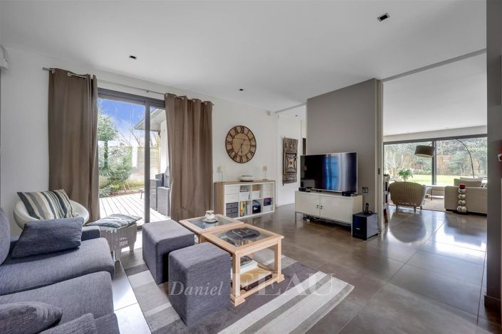 Image No.13-5 Bed House for sale