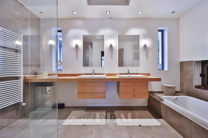 Image No.15-5 Bed House for sale