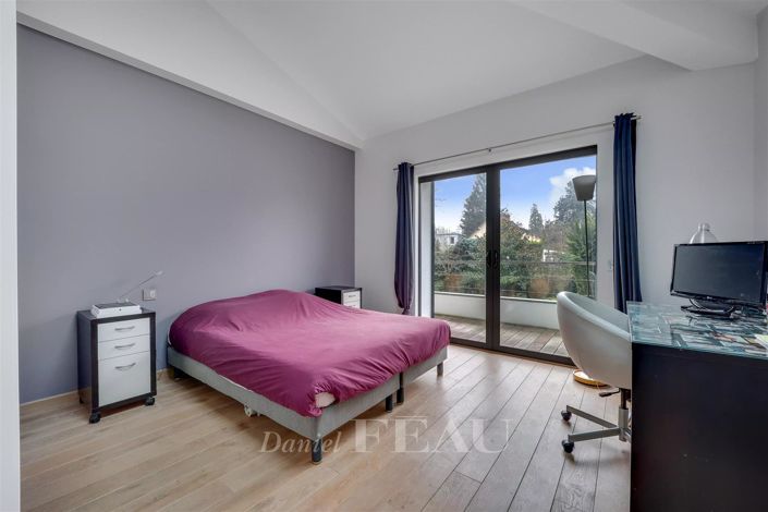 Image No.17-5 Bed House for sale