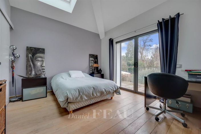 Image No.19-5 Bed House for sale