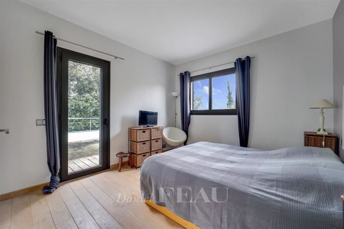 Image No.21-5 Bed House for sale