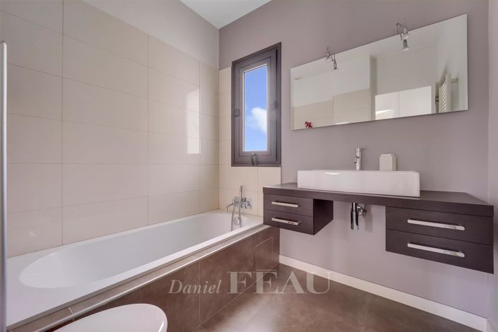 Image No.22-5 Bed House for sale