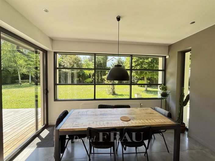 Image No.24-5 Bed House for sale