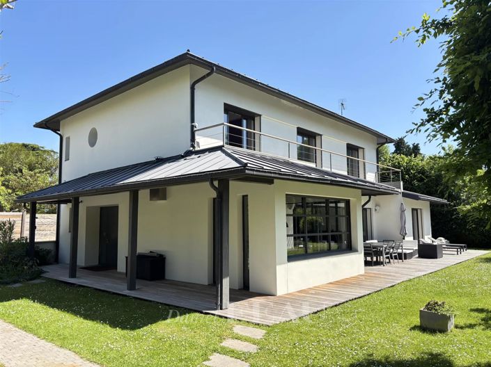 Image No.3-5 Bed House for sale