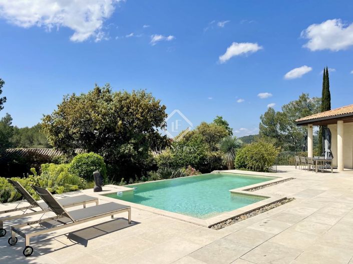 Image No.1-4 Bed House for sale