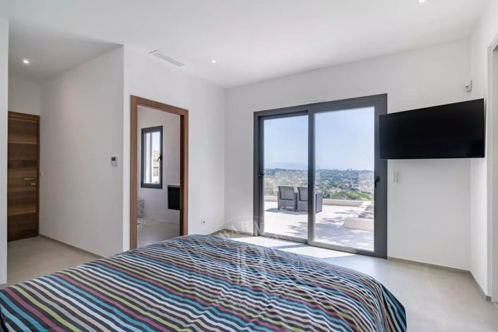 Image No.11-5 Bed House for sale