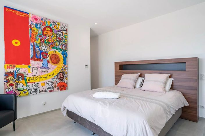 Image No.13-5 Bed House for sale