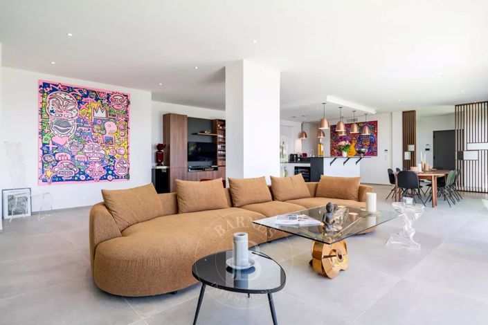 Image No.4-5 Bed House for sale