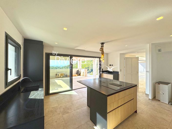 Image No.10-5 Bed House for sale