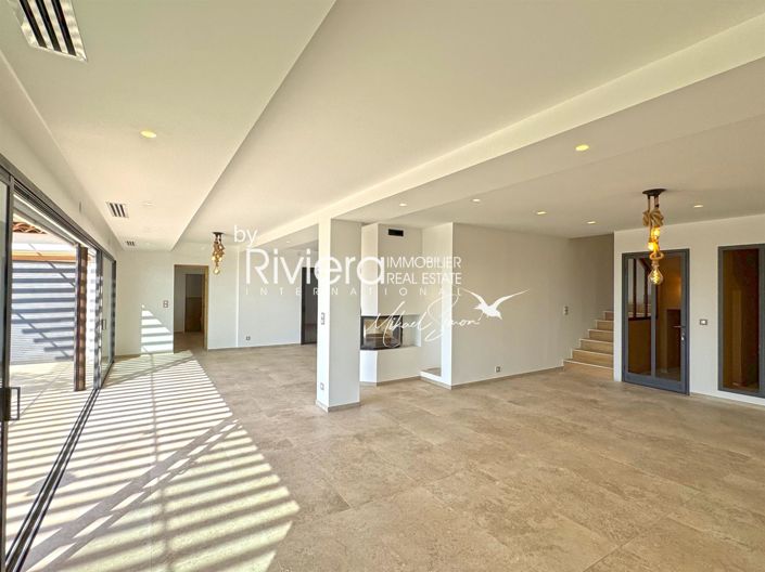 Image No.7-5 Bed House for sale