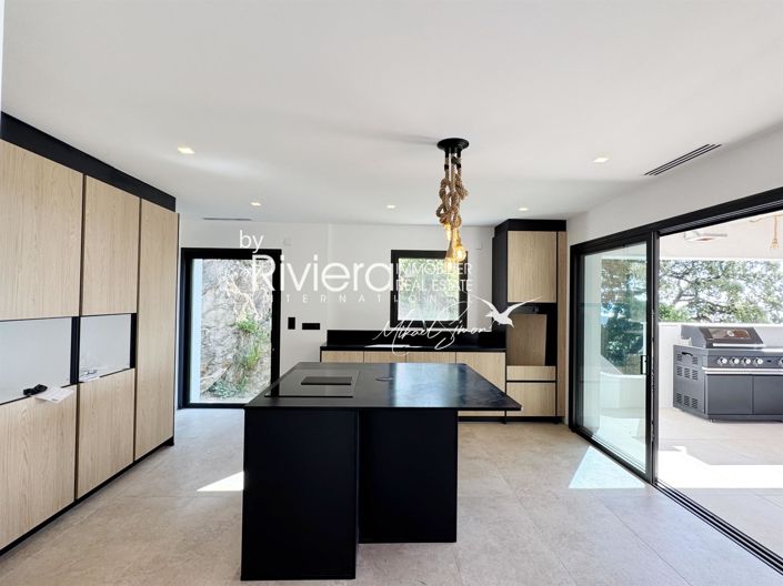 Image No.9-5 Bed House for sale