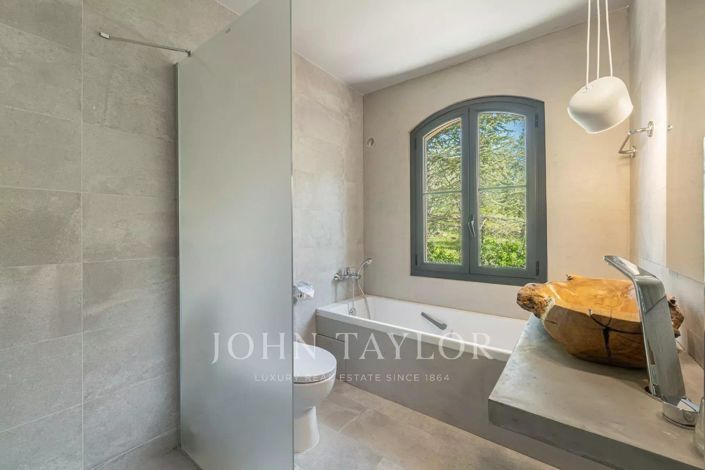 Image No.16-5 Bed House for sale