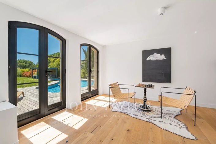 Image No.18-5 Bed House for sale