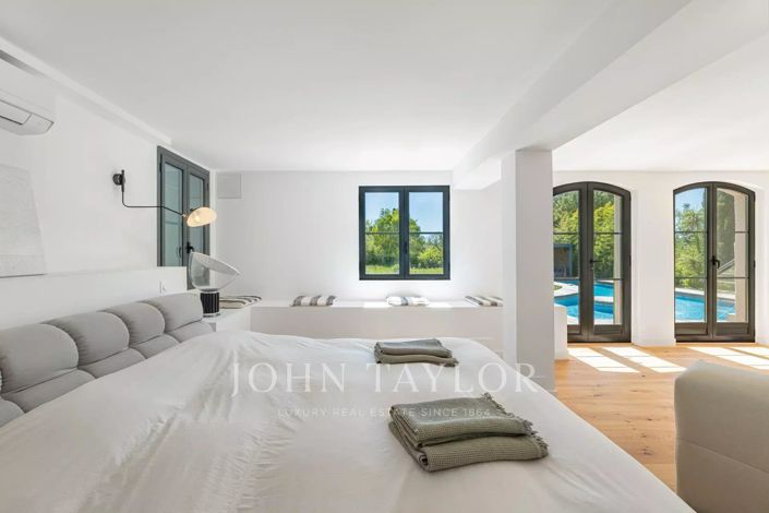 Image No.20-5 Bed House for sale