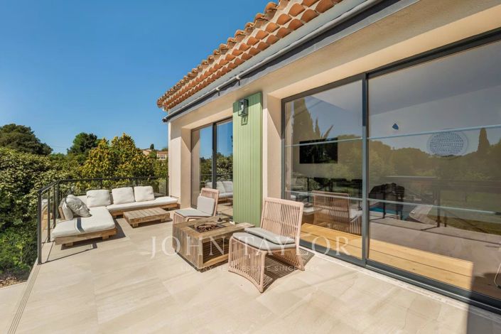 Image No.6-5 Bed House for sale