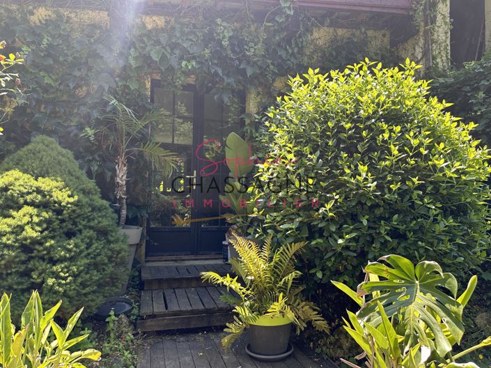 Image No.6-5 Bed House for sale