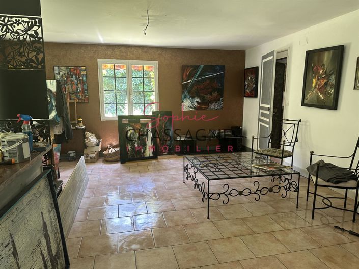 Image No.8-5 Bed House for sale