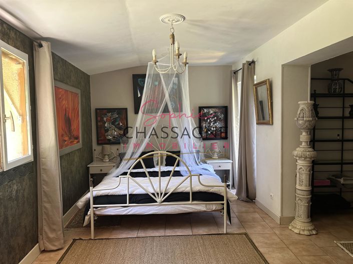 Image No.9-5 Bed House for sale