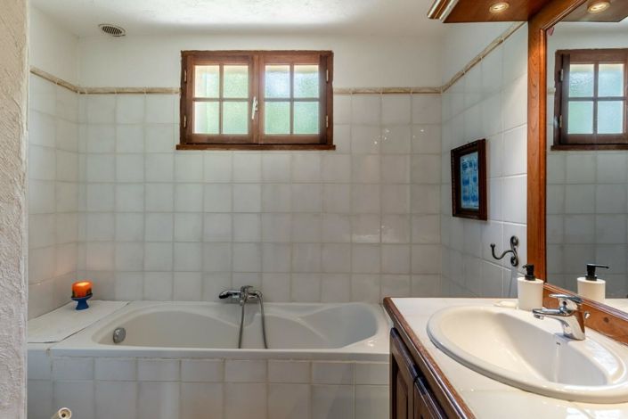 Image No.12-4 Bed House for sale