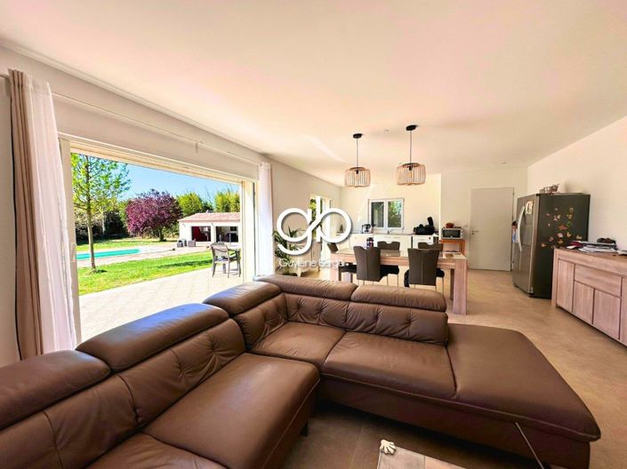 Image No.1-3 Bed House for sale