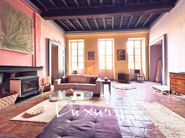 Image No.1-5 Bed Property for sale