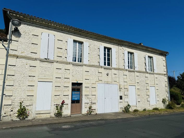 Mortagne-sur-Gironde, House